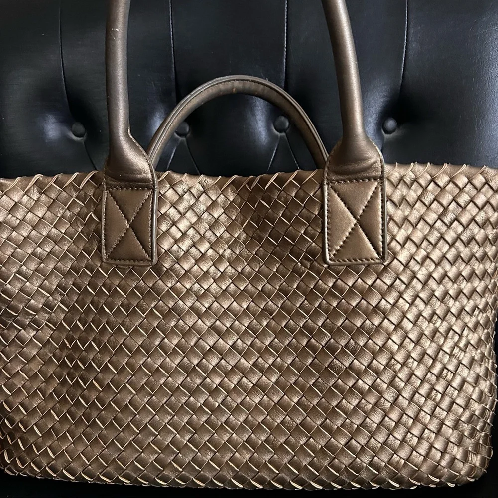 Woven Tote Bag Large Bronze Taupe with Matching Pouch excellent condition - Picture 4 of 9
